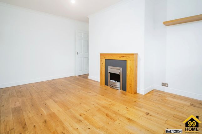 Flat for sale in Brookside, South Mimms, Potters Bar, Herts