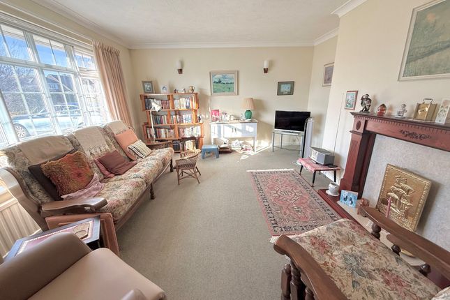 37, Jervis Avenue, Rustington photo 2