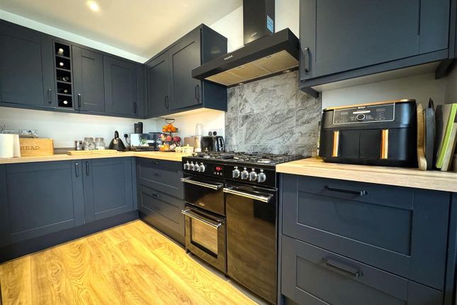 19, Cloverlands, Swindon photo 3