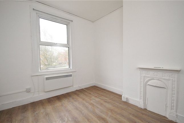 Flat to rent in South Ealing Road, South Ealing