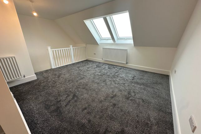 47, Hollowsbrook Road, DONCASTER photo 5