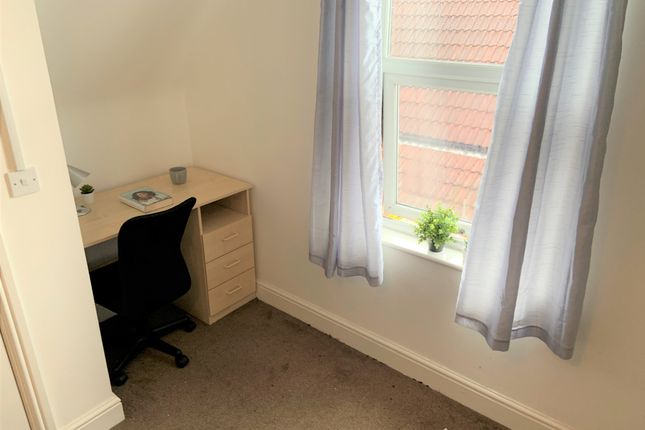 Room to rent in Hill Lane, Southampton
