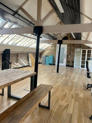 Office to let in Bowling Green Lane, London
