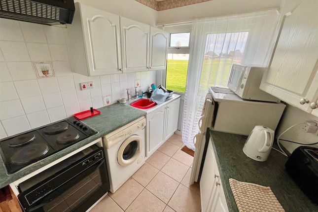 130 Winterton Valley, Edward Road, Great Yarmouth photo 3