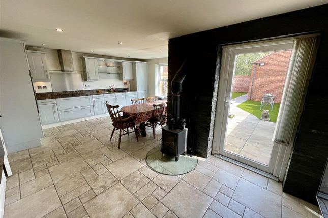 5, Lawsons Court, Darlington photo 3
