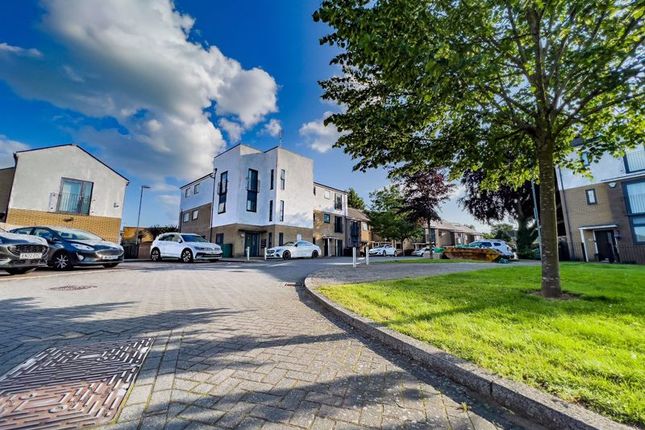 Thumbnail Flat for sale in Vince Dunn Mews, Harlow