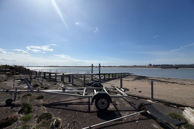 Mooring, Wyre Side, Poulton-Le-Fylde photo 4