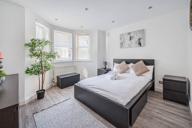 Thumbnail Flat to rent in Great Western Road, Maida Vale, London