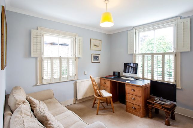 Terraced house for sale in North Eyot Gardens, London