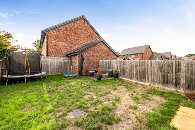 11, Holmes Place, Bracknell photo 4