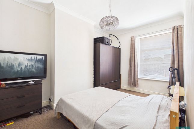 6, Dickens Street, Oldham photo 4