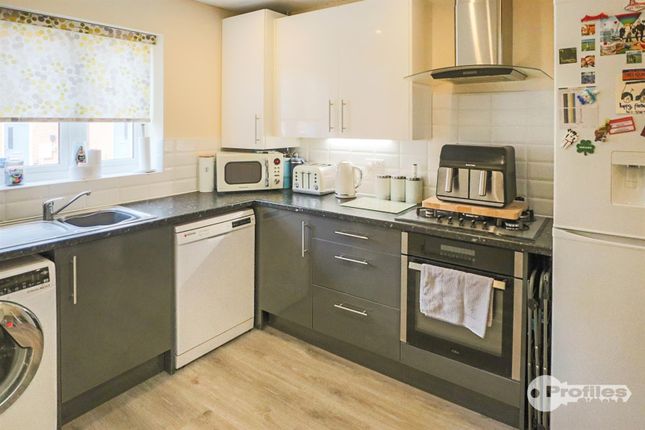 17, Co-Op Close, Barwell photo 3