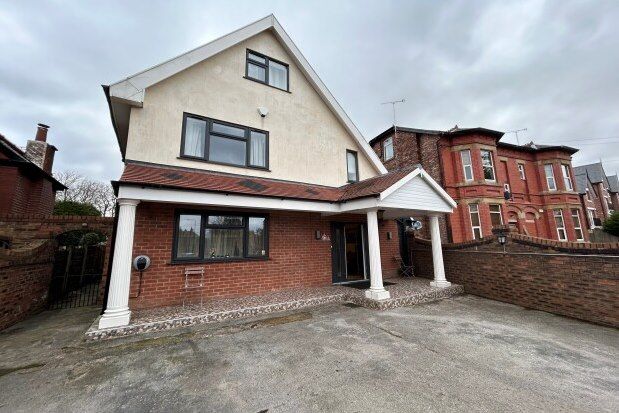 Detached house to rent in Northenden Road, Sale