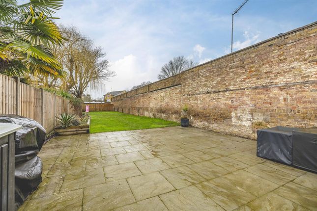 30, Albany Road, Windsor photo 2