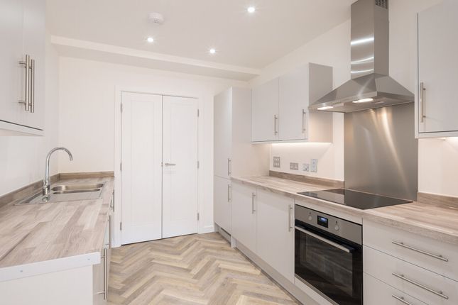 Flat for sale in Commerical Way, Peckham