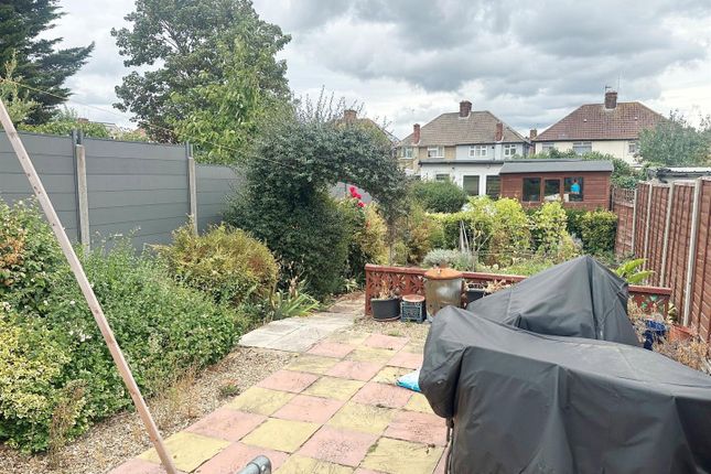 64, Wyld Way, Middlesex photo 3