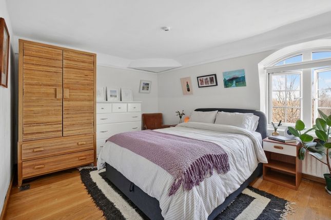Flat 10, Tornay House Shore Place, London photo 4