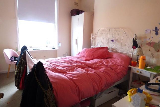 Flat to rent in Gipsy Hill, London
