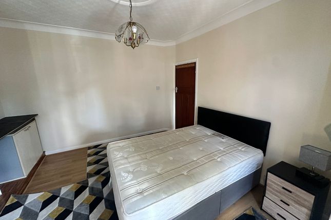 Queenswood Avenue, Thornton Heath photo 4