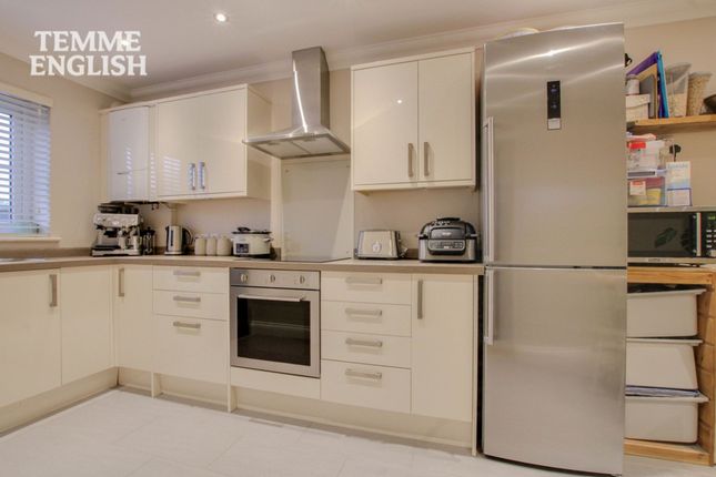 2 Elverston Side, Basildon photo 4