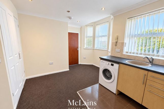 Flat 2, 29, Clarendon Road, Luton photo 2