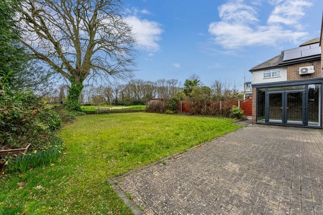 47 Links Avenue, Romford photo 2