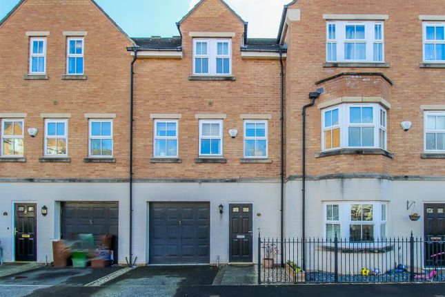 Town house for sale in Ashworth Square, Wakefield