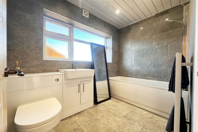 14 Meadway, Stockport photo 4