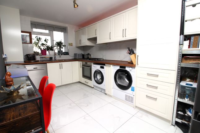 Thumbnail Flat for sale in Centurion Way, Purfleet