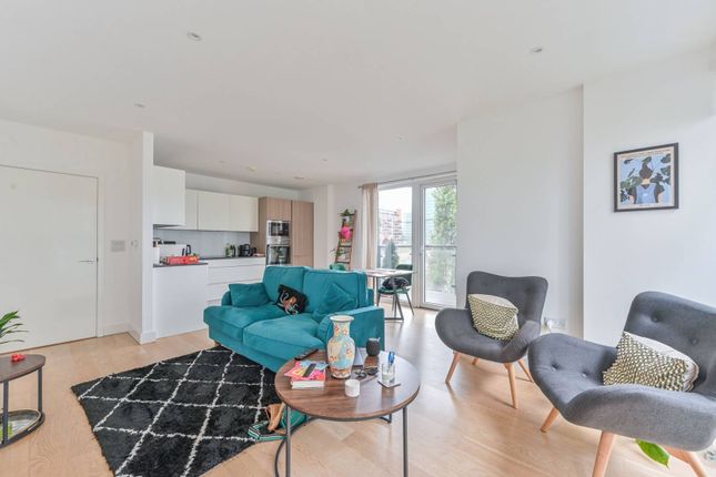 3-bed flat on Duke of Wellington Avenue, Woolwich Riverside, £600,000