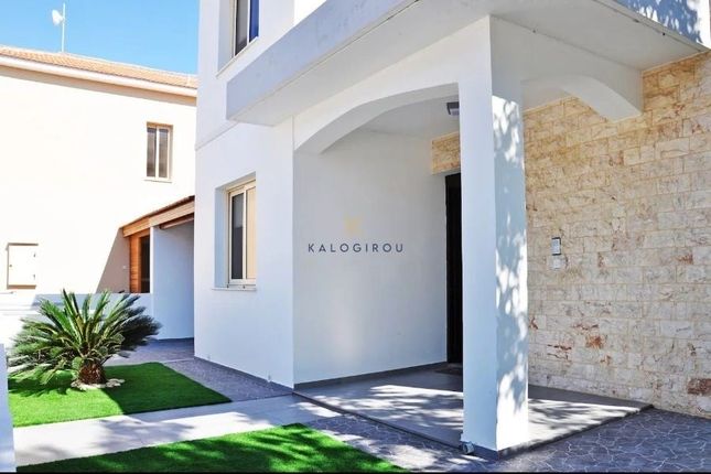 Link-detached house for sale in Mazotos, Cyprus