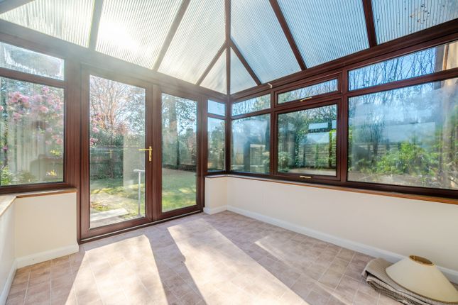 12, Farthing Fields, Bordon photo 4