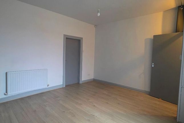 128 Victoria Street, Oldham photo 4