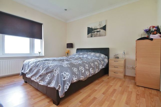 Flat for sale in Barge House Road, London