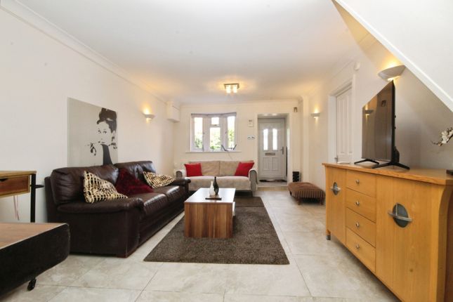 16, Langham Place, Surrey photo 4