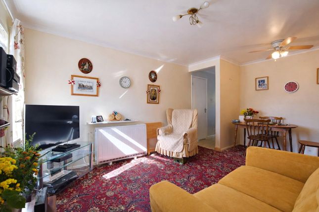 6, Dore Close, Northampton photo 2