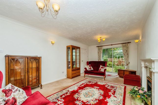 12, Cangle Lane, Worcester photo 4