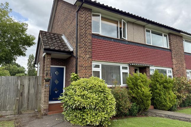 Thumbnail Maisonette for sale in Cedar Close, Borehamwood