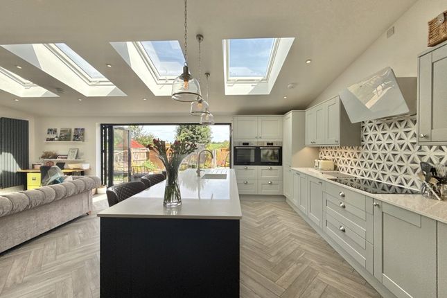 24, Lavers Oak, Martock photo 3