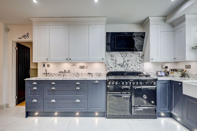 40, Marjorams Avenue, Loughton photo 4