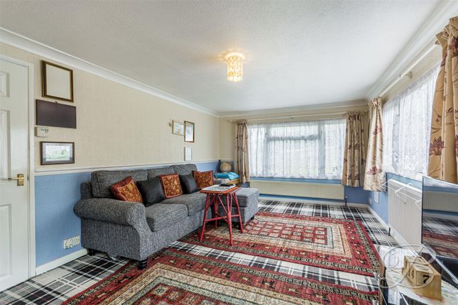 45, Poplar Drive, Chesterfield photo 2