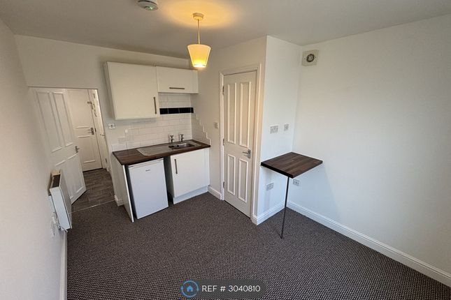 Flat, London Road South, Lowestoft photo 4
