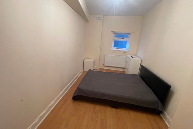 Flat to rent in Flat, George Street, Pontypool