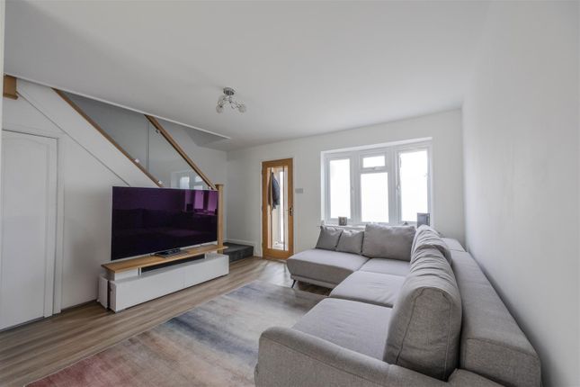 9, Mountbatten Drive, Southend-On-Sea photo 2