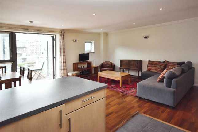 Flat to rent in Tallow Road, Brentford