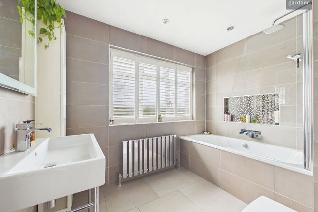 27, South Cottage Gardens, Rickmansworth photo 4