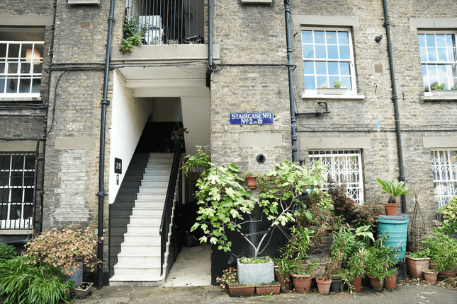 9 Cressy Houses, London photo 3