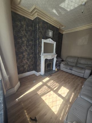 28, Duckworth Grove, Bradford photo 4