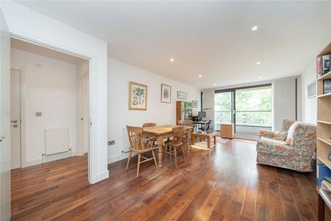 8 Hoopers Yard, Kimberley Road, London photo 2