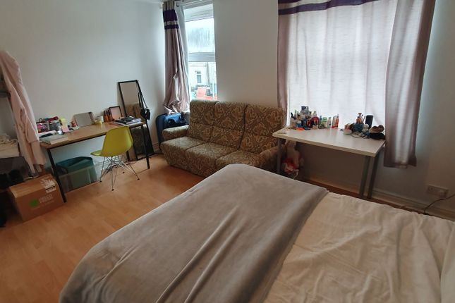 89 Richards Street, Cardiff photo 2